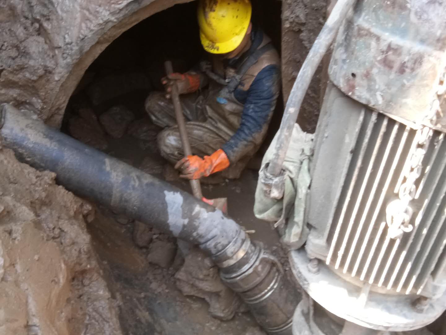 东城街道管道清淤