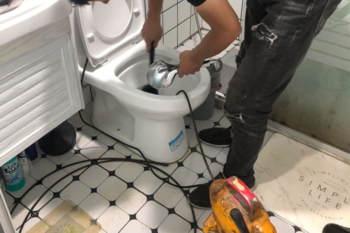 东城街道马桶堵塞自己疏通还是找师傅?专业上门服务让你省时更省心